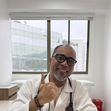 Dr. Eric Ibargüén